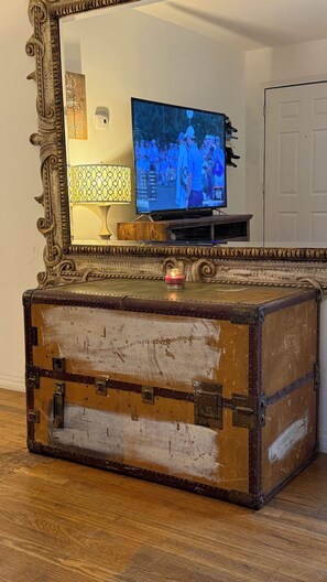 Interior - Casa Toro Tech! Work & Woof close to Texas Tech! (Lubbock)