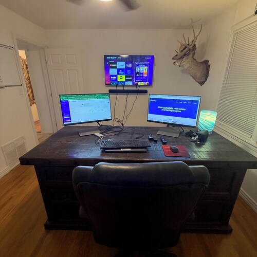 Casa Toro Tech! Work & Woof close to Texas Tech!