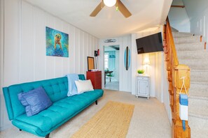 Smart TV - Hybiscus - 2 BR - 2 Pets - BBQ -Parking - Walk to Beach & Hampton Strip (Hampton)
