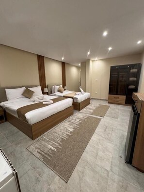 Junior Triple Room, Mountain View - pyramids palace view inn (Giza Governorate)