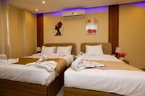 Luxury Triple Room, Patio, Mountain View - pyramids palace view inn (Giza Governorate)