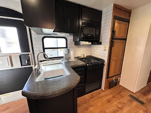 Private kitchen - Happy Campers RV Stay • Private Yard • Sleeps 4-6 (Magnolia)