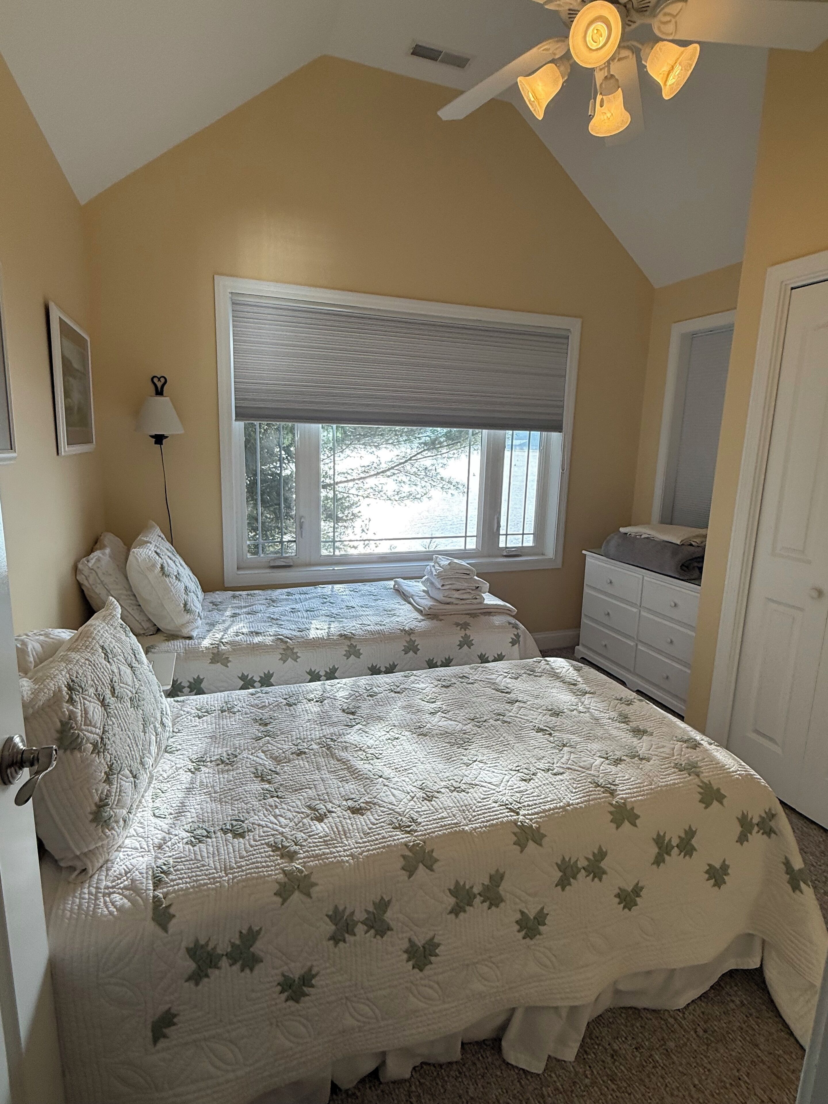 2 bedrooms, iron/ironing board, Internet, bed sheets