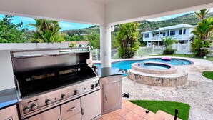 An outdoor kitchen with a grill, a swimming pool, and a hot tub. - Beautiful Hideaway with pool close to hiking, waterfalls and Culebra ferry (Ceiba)