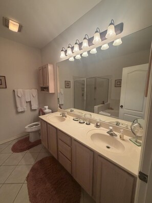 Shower, towels - Villa del Sol -24 TP (Port Isabel)
