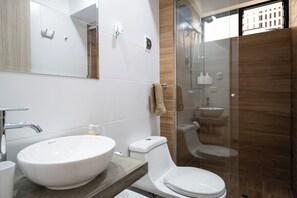 Shower, hair dryer, towels, soap - Serene 2-bedroom apartment in charming Cusco near historic sites (Cusco)