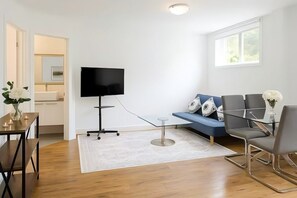 Interior - Near F1 Circuit 3BR Condo w/2 Parking,Modern Cozy Hideaway – Stylish Suite (Longueuil)