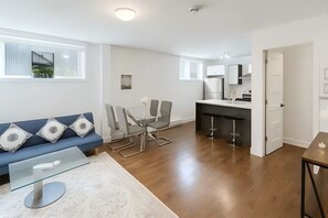 Living area - Near F1 Circuit 3BR Condo w/2 Parking,Modern Cozy Hideaway – Stylish Suite (Longueuil)