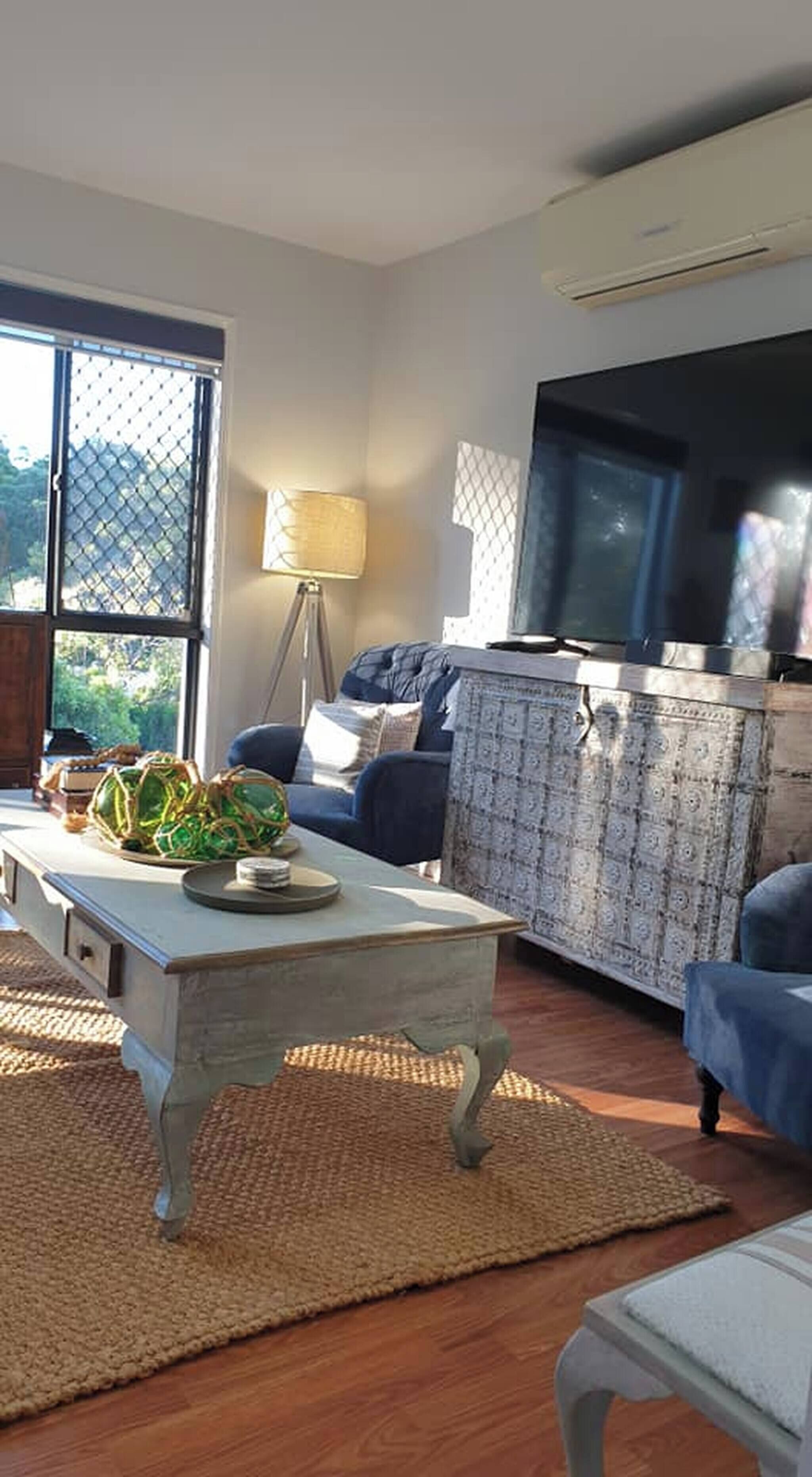 Room, 1 Bedroom | Living room