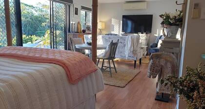 Room-stylish Studio in Reedy Creek