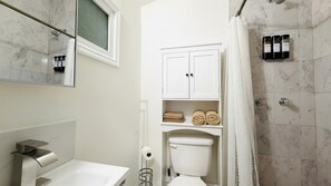 Bathroom - Charming Private Studio - BBQ & Parking Included (Opa-locka)