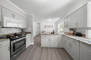 Fridge, microwave, oven, stovetop - Modernized 3BR Pool Home near downtown, i75, & WEC (Ocala)