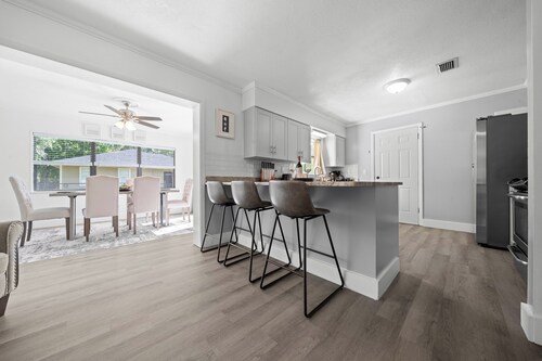 Modernized 3BR Pool Home near downtown, i75, & WEC