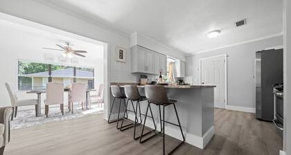 Modernized 3BR Pool Home near downtown, i75, & WEC