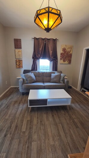 Living area - The Moated Grange Minneapolis (Minneapolis)