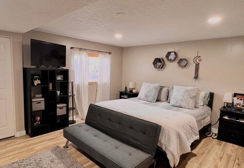 Tranquil 2-bedroom apartment in charming Bountiful perfect for relaxing