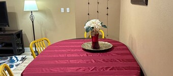 Tranquil 2-bedroom apartment in charming Bountiful perfect for relaxing