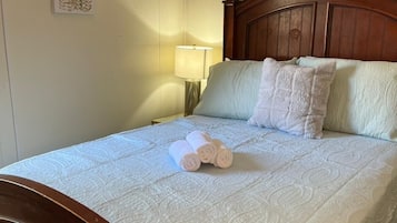 3 bedrooms, iron/ironing board, WiFi, bed sheets