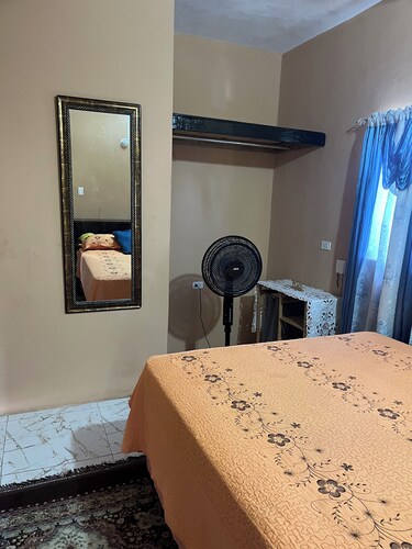 Centrally Located 1-BR Guest Suite, Sleep 3 w Local Treats