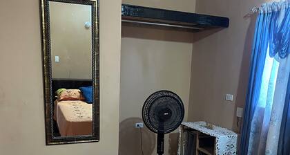 Centrally Located 1-BR Guest Suite, Sleep 3 w Local Treats