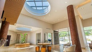 A spacious lobby with a high ceiling, large windows, and a central seating area. - Luxury Apartment Suite in Santa Marta | Ocean View (Santa Marta)