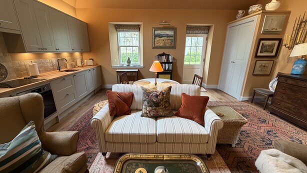 Fireplace - Sumptuous Scottish hideaway for two. (Peebles)
