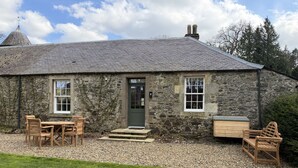 Exterior - Sumptuous Scottish hideaway for two. (Peebles)