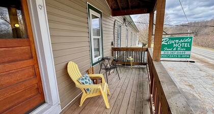 Stay @ 1800's Riverside Hotel! Close to 1000 Islands area, Canada, and ADK Park!