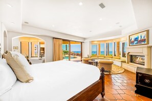 5 bedrooms, desk, iron/ironing board, travel cot - Casa Las Palmas Pacifica (San Diego)