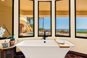 Interior - Casa Las Palmas Pacifica (San Diego)