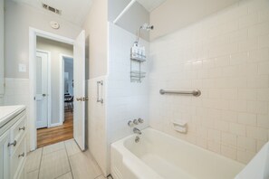 Shower, towels - Comfort of Home, Flavor of the West (Abilene)