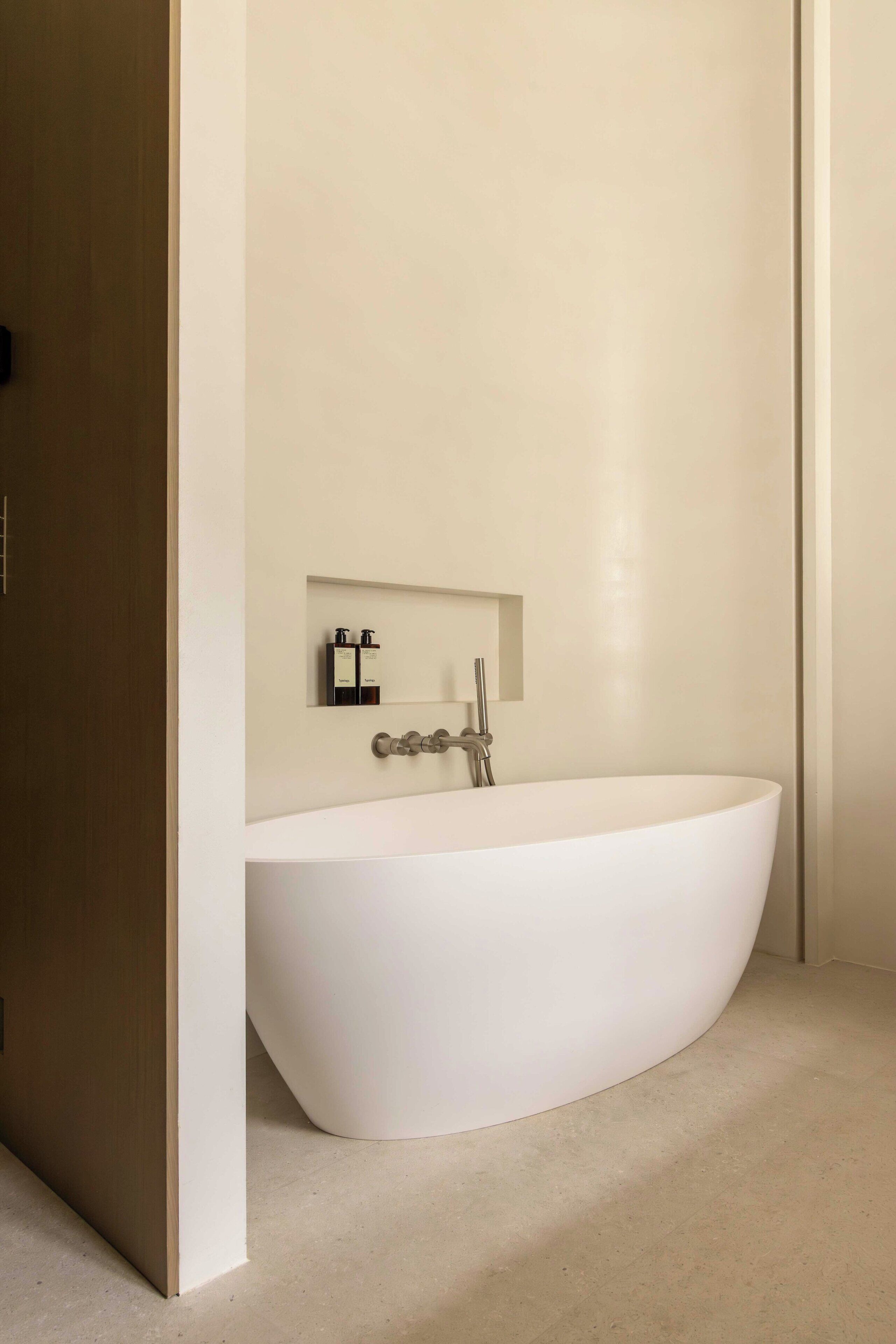 Apartemen | Kamar mandi | Bathtub, pengering rambut, handuk, dan sampo