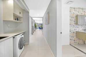 Interior - Riverside Family-friendly 4Bedroom Home with Pool (Surfers Paradise)