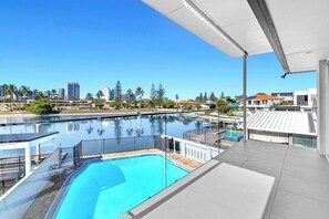 Pool - Riverside Family-friendly 4Bedroom Home with Pool (Surfers Paradise)