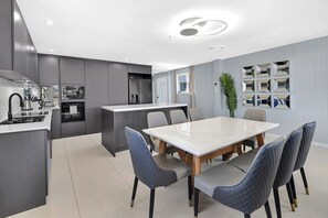 Dining - Riverside Family-friendly 4Bedroom Home with Pool (Surfers Paradise)