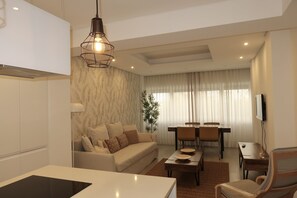 TV - Lovely & Comfy I - Checkinhome (Monte Estoril)