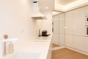 Fridge, microwave, oven, dishwasher - Lovely & Comfy III - Checkinhome (Monte Estoril)