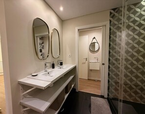 Bathroom - Lovely & Comfy III - Checkinhome (Monte Estoril)