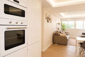 Interior - Lovely & Comfy III - Checkinhome (Monte Estoril)