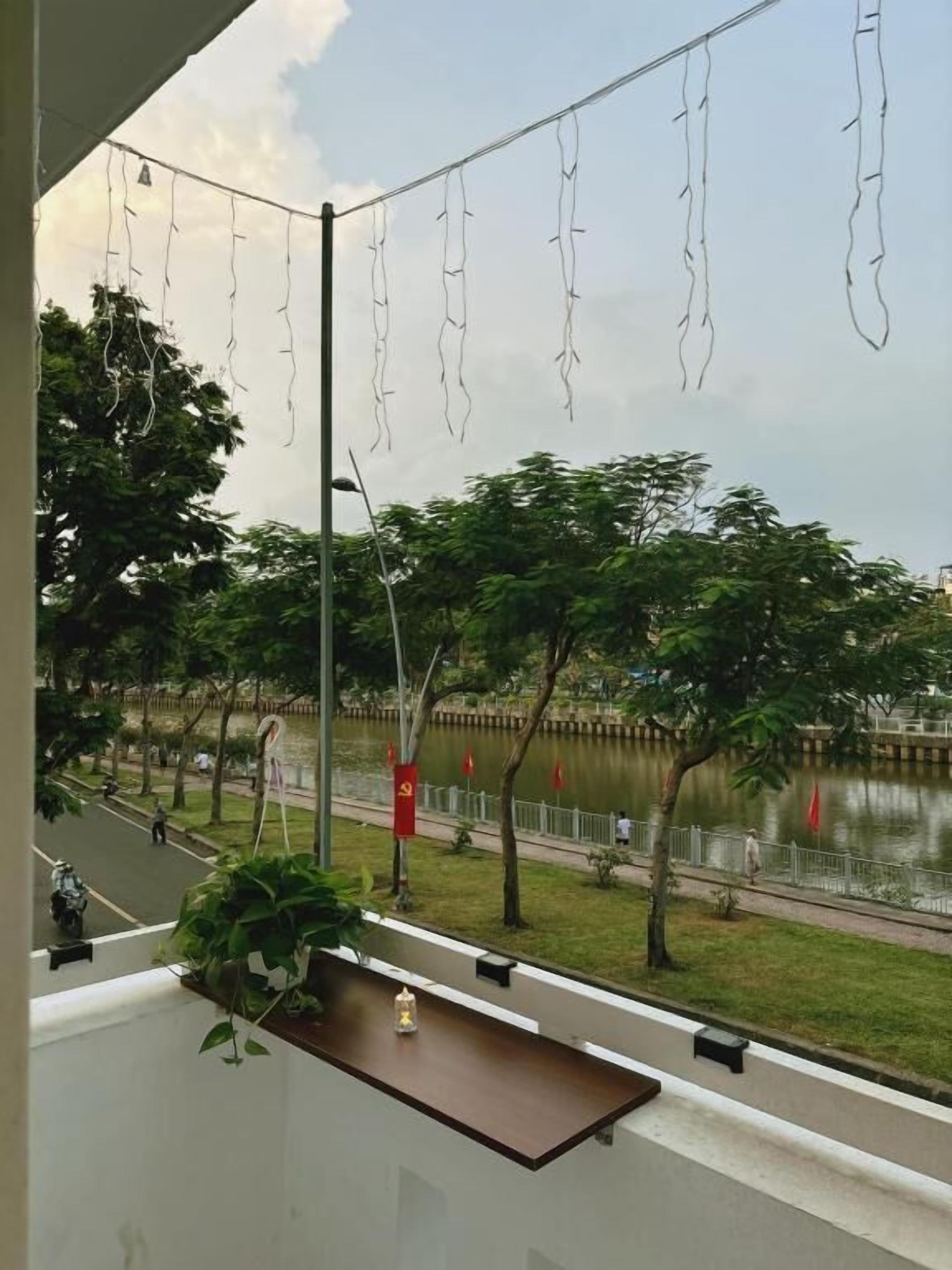 Suite, bañera, vistas al río | Jardines del alojamiento