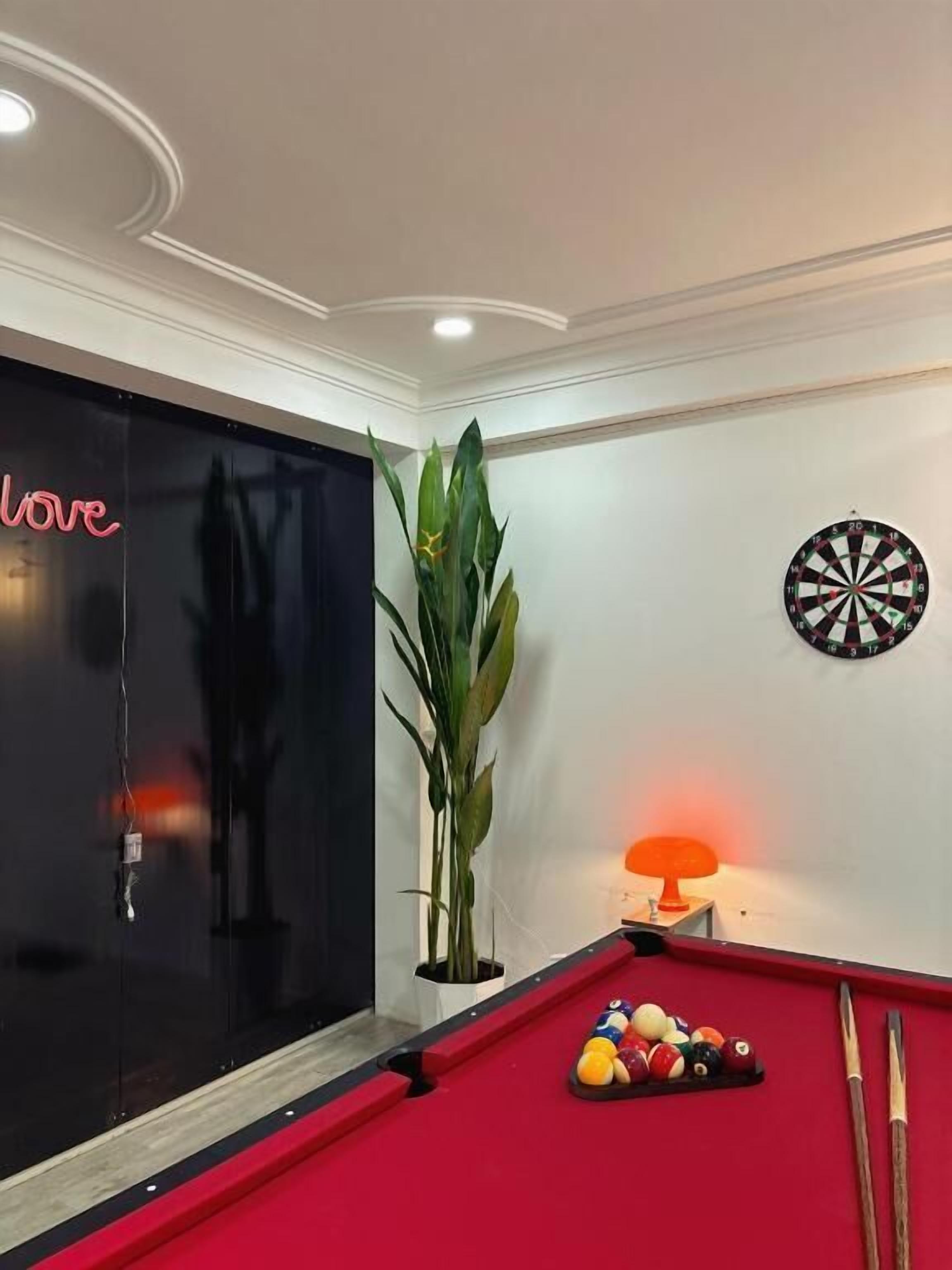 Suite, Balcony, River View | Games room