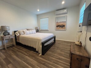 Room - West LA 2BR Home Near Santa Monica, UCLA & Metro (Los Angeles)