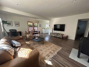 Living area - West LA 2BR Home Near Santa Monica, UCLA & Metro (Los Angeles)