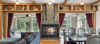Gorgeous Private Lakefront Estate w/Hot Tub, Kayaks & Stunning Views