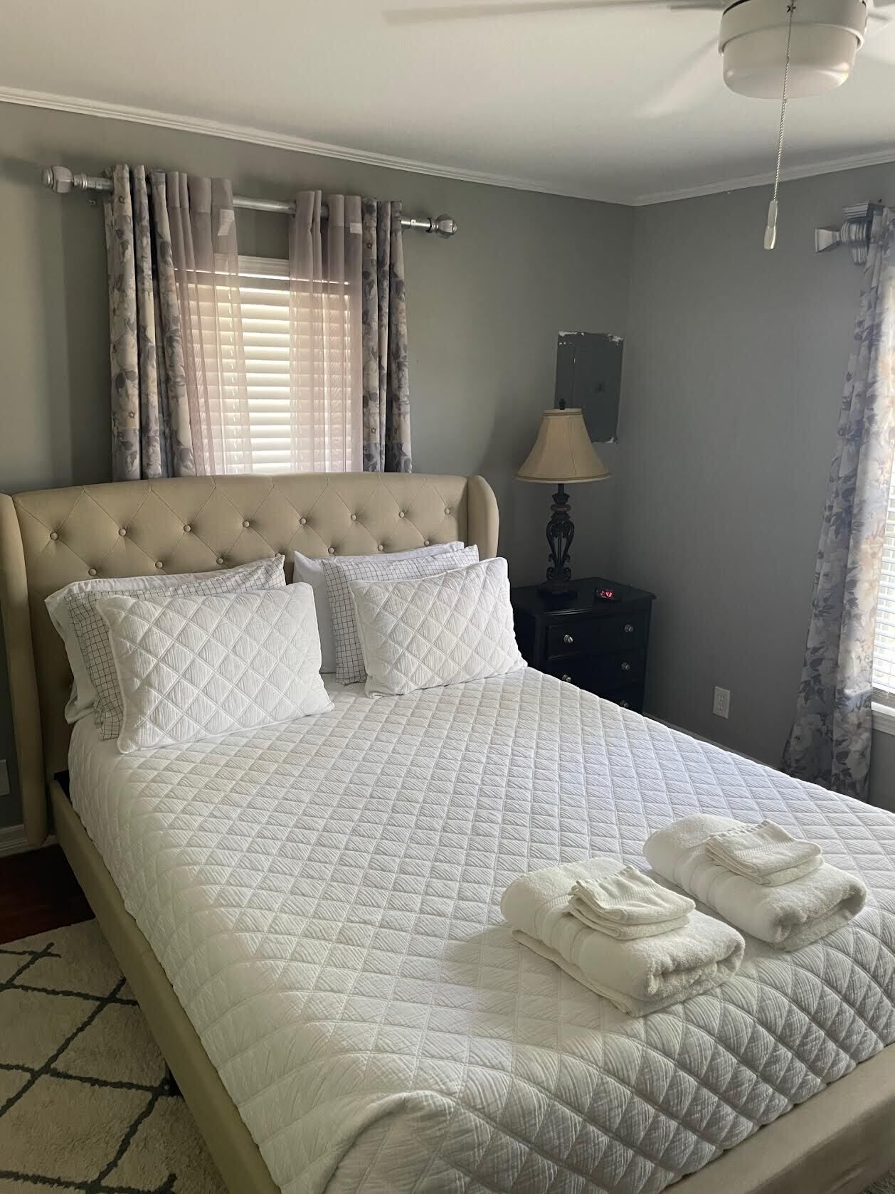 3 chambres, fer et planche à repasser, Wi-Fi, draps fournis