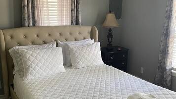3 chambres, fer et planche à repasser, Wi-Fi, draps fournis