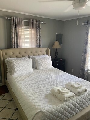 Room - TUCKED AWAY
3 Bed 2 Bath, Modern Kitchen, 2 Living Areas (Natchez)