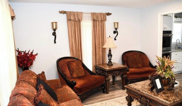 Living area - TUCKED AWAY
3 bedroom 2 full bath, modern kitchen, 2 living areas (Natchez)