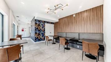 Apartment, 1 Bedroom, Accessible, Patio | Lounge