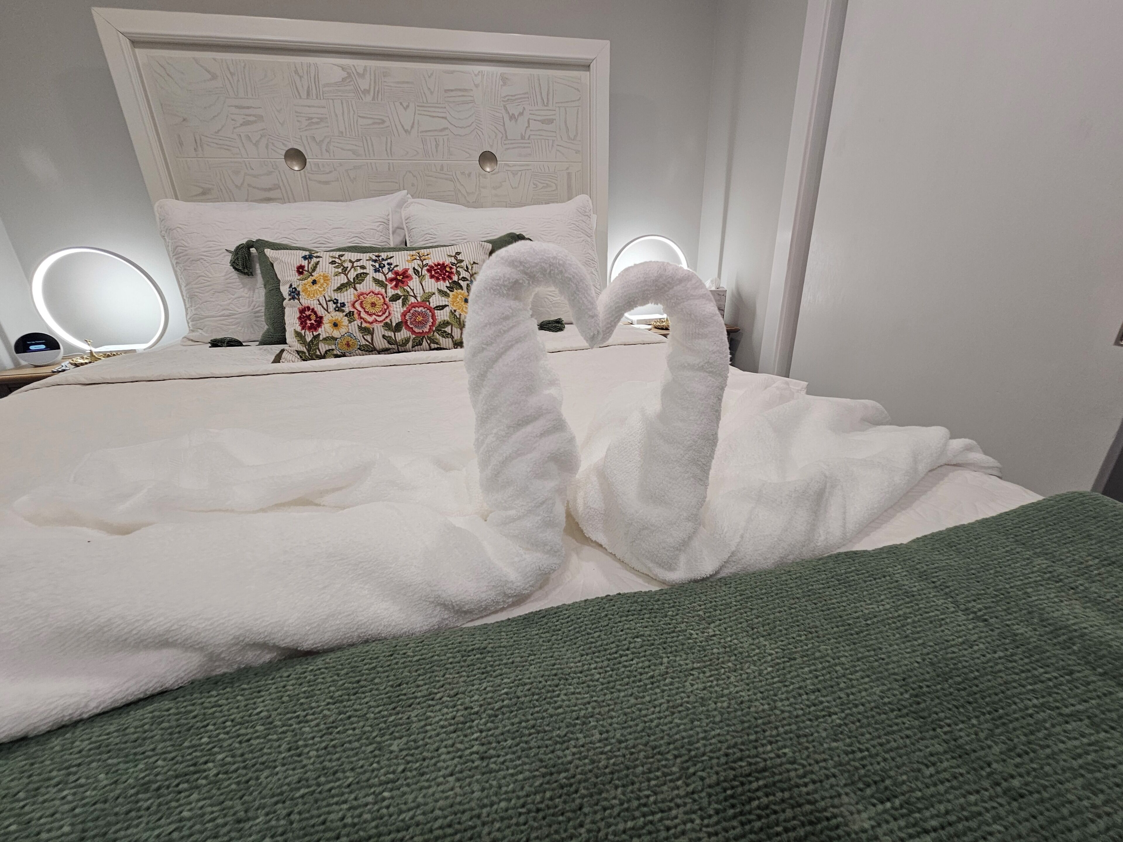 Deluxe Apartment, Non Smoking, Private Bathroom | Iron/ironing board, free WiFi
